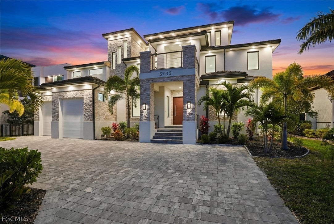 5735 Riverside Drive — photo