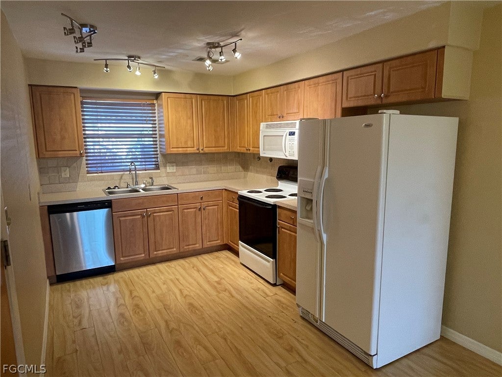 6777 Winkler Road 106 — photo