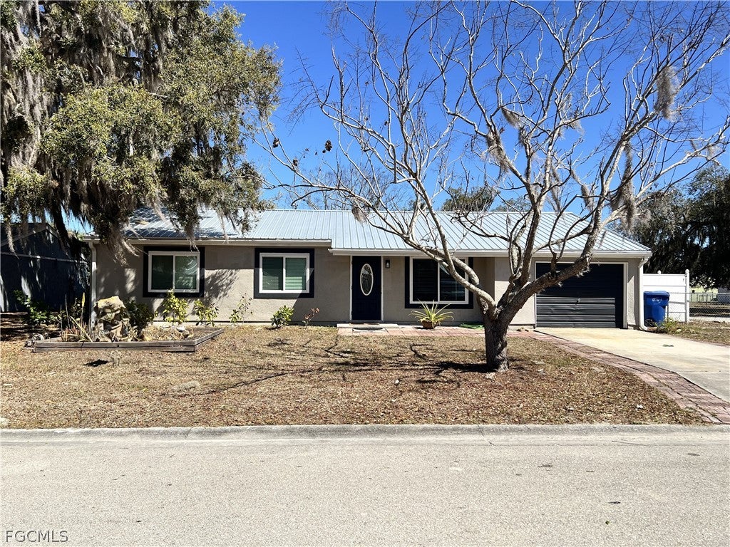 4040 S Edgewater Circle — photo