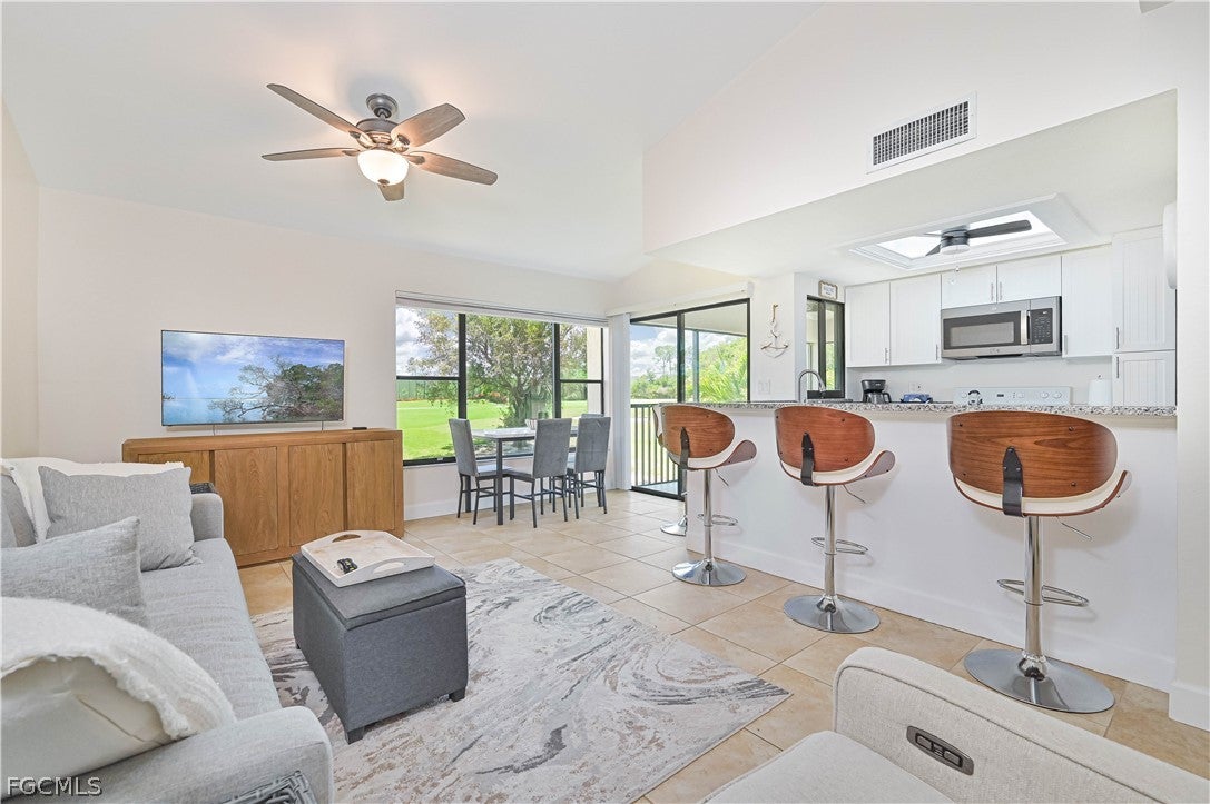 5530 Trailwinds Drive 726 — photo