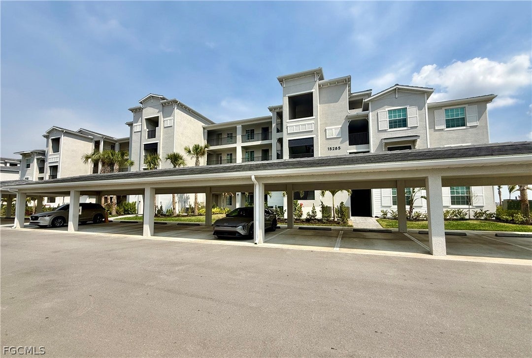 15285 Green Acres 415 — photo