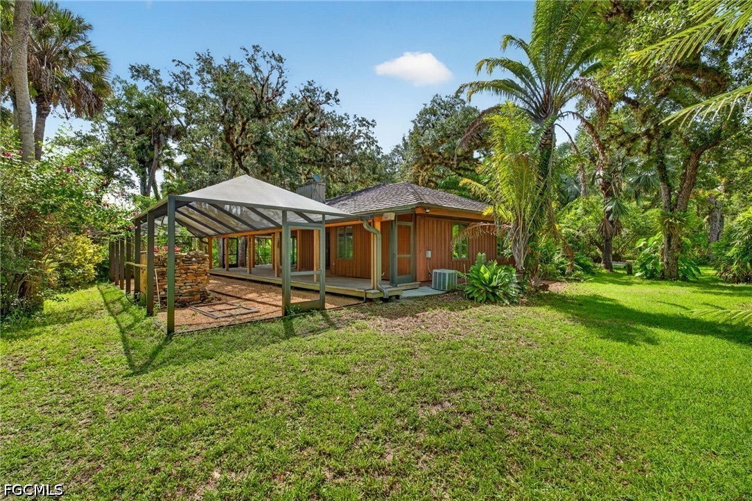 Home in Fort Myers, FL 33905 — photo 2