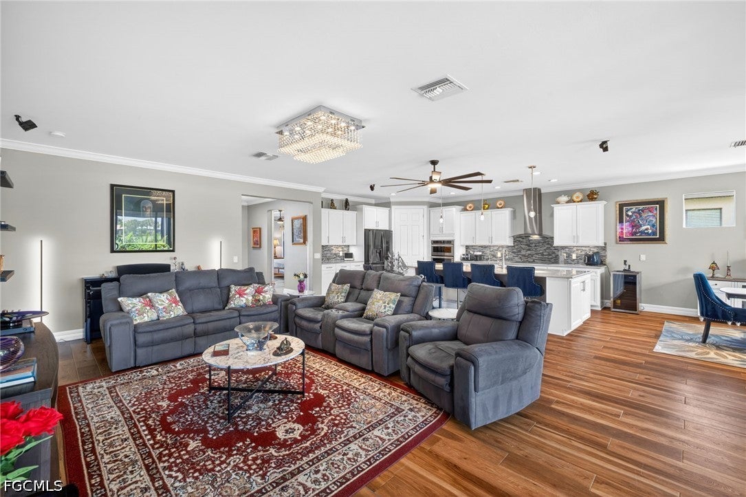 6120 Victory Drive — photo