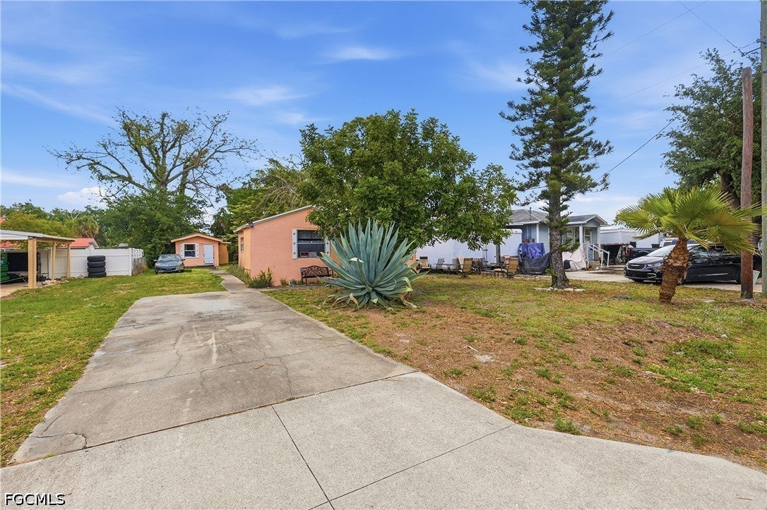 2355 Jeffcott Street — photo