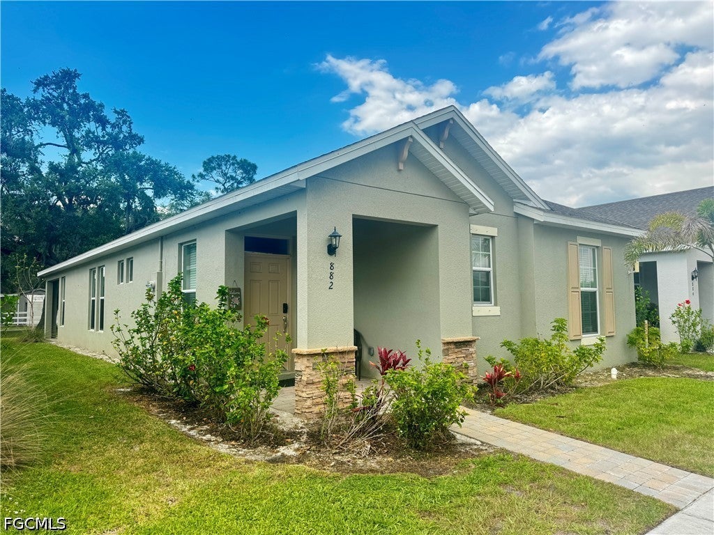 882 Friendship Circle — photo