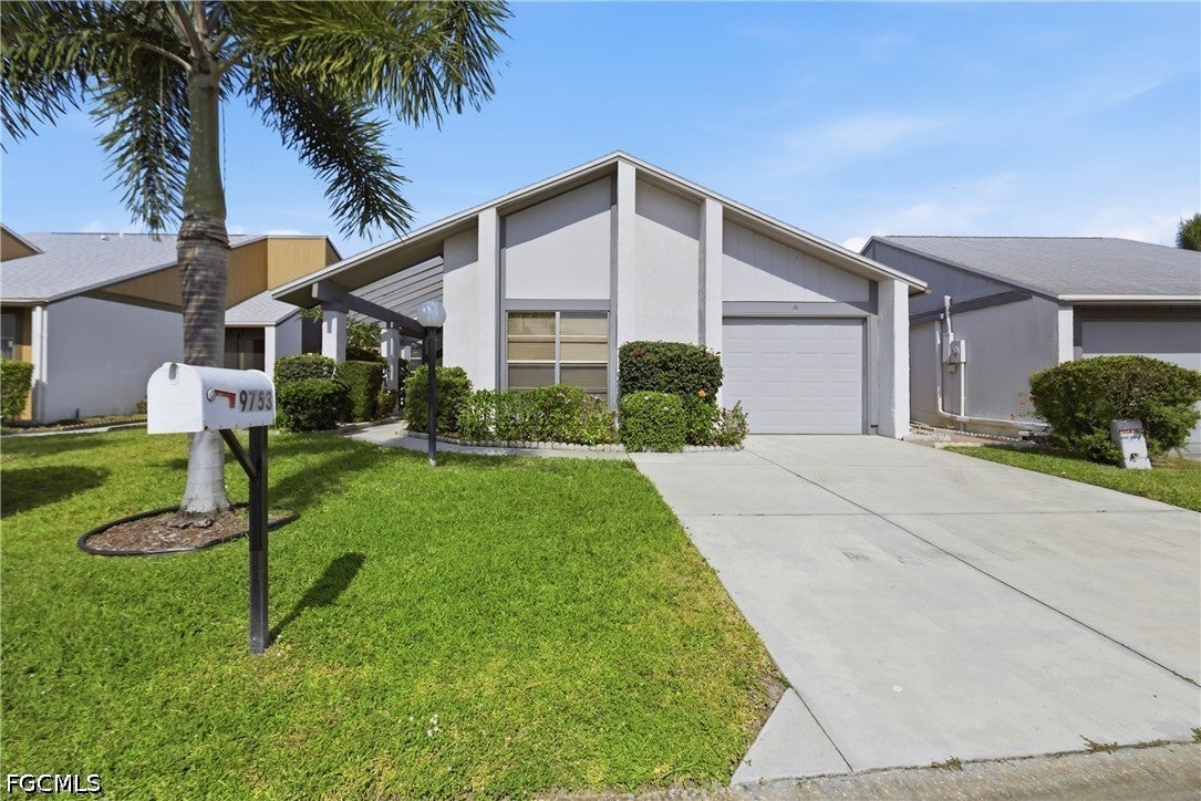 9753 Maplecrest Circle — photo