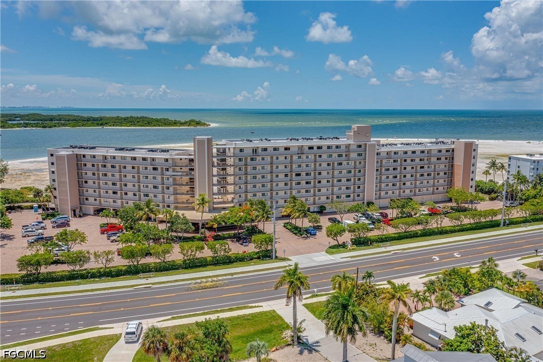 8350 Estero Boulevard 423 — photo