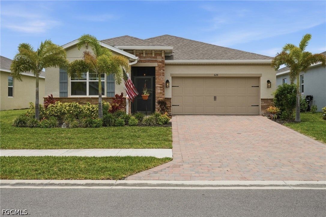 628 Parkshore Lake Avenue — photo