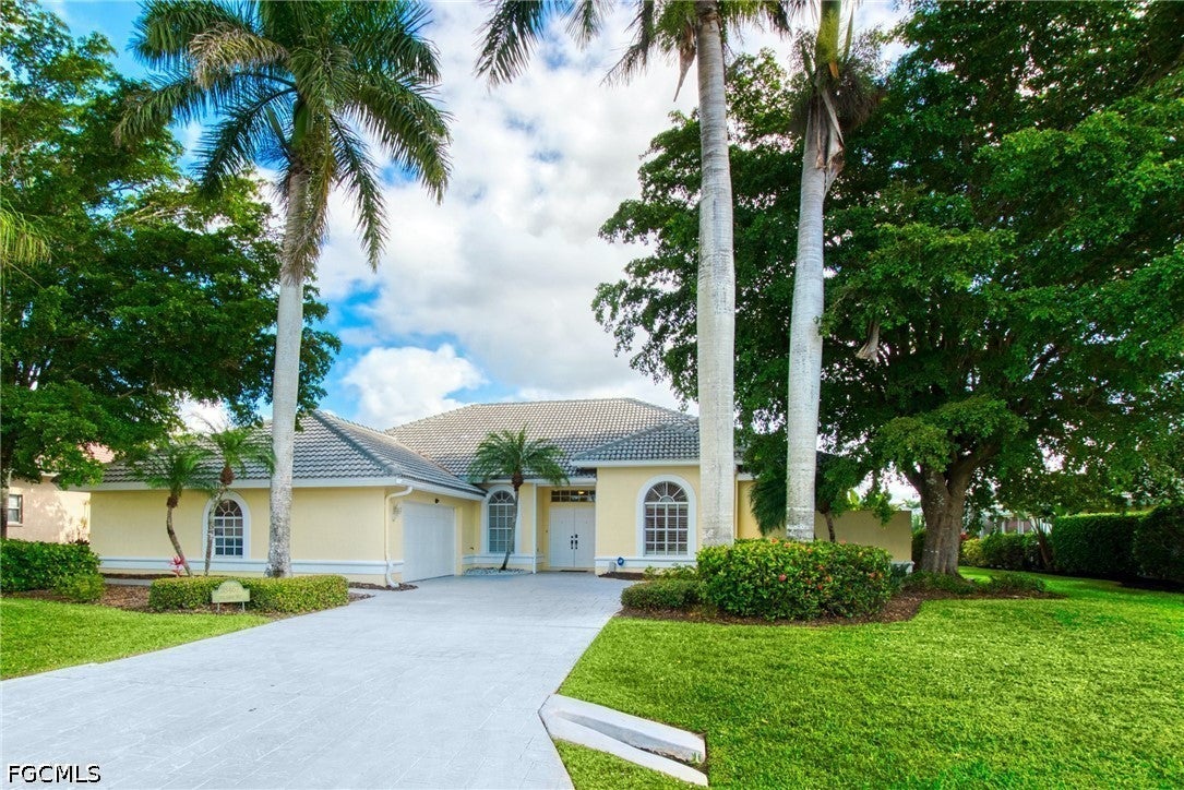 Home in Bonita Springs, FL 34135 — photo 2