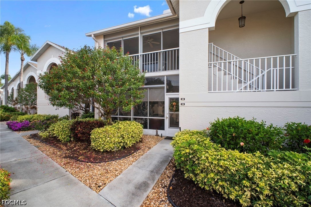 Home in Fort Myers, FL 33912 — photo 2