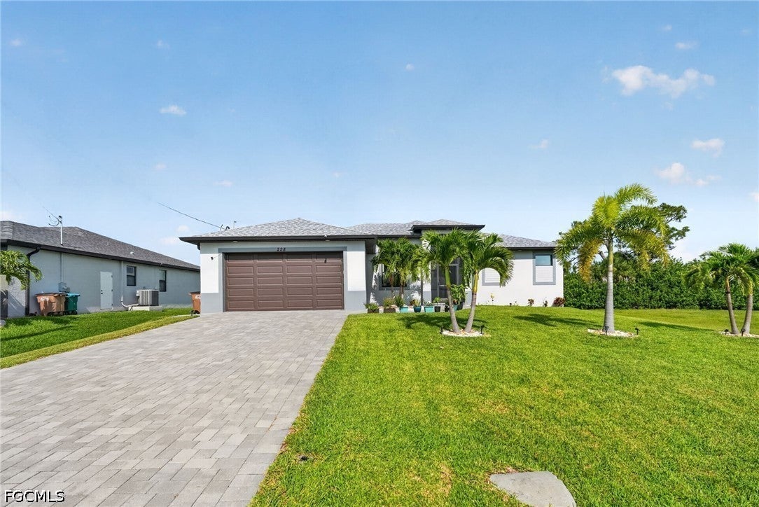 228 SW 31st Place — photo