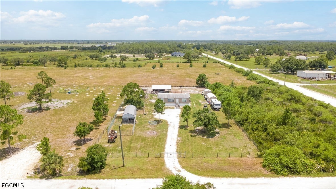 Home in Labelle, FL 33935 — photo 2