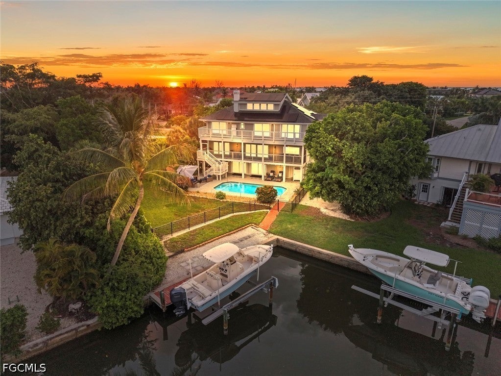 1048 Kings Crown Drive — photo