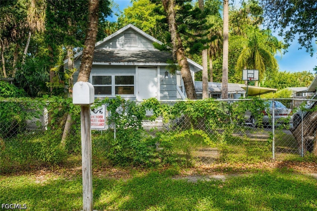 221 Avacado Court — photo