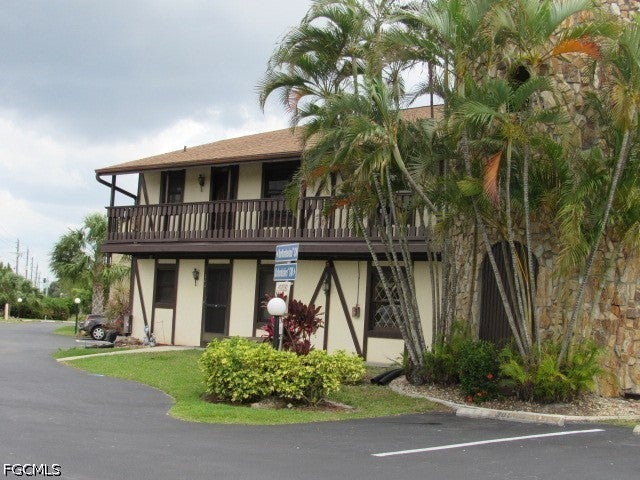 10022 Oxfordshire Lane 201 — photo