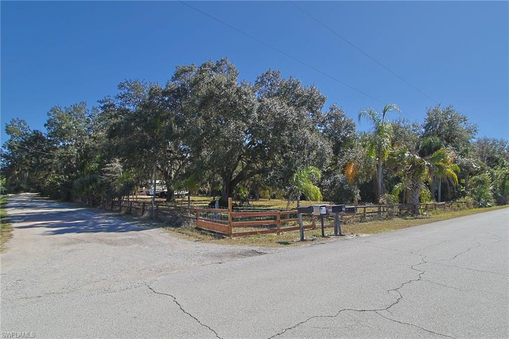 2971 Styles Rd, Alva, FL 33920