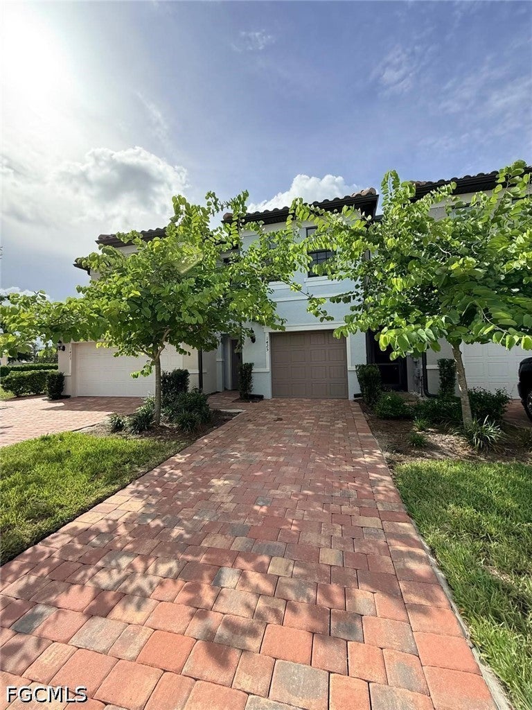 1425 Weeping Willow Court — photo