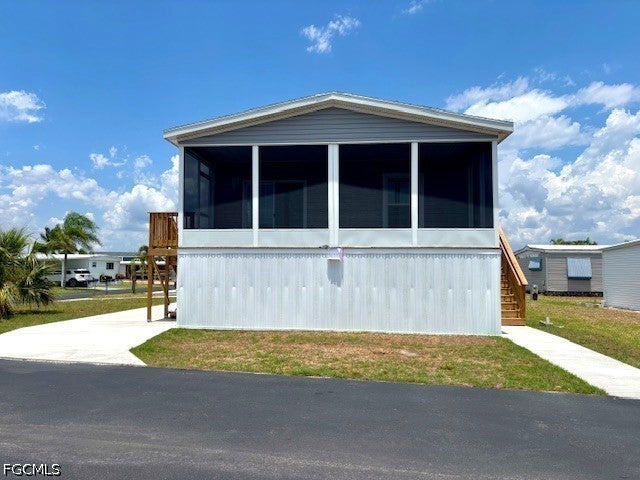 302 Shoreland Drive — photo