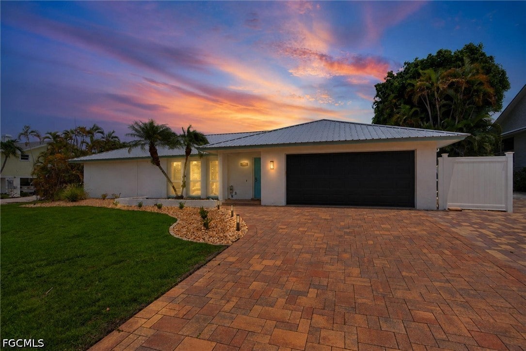 1477 Albatross Road — photo