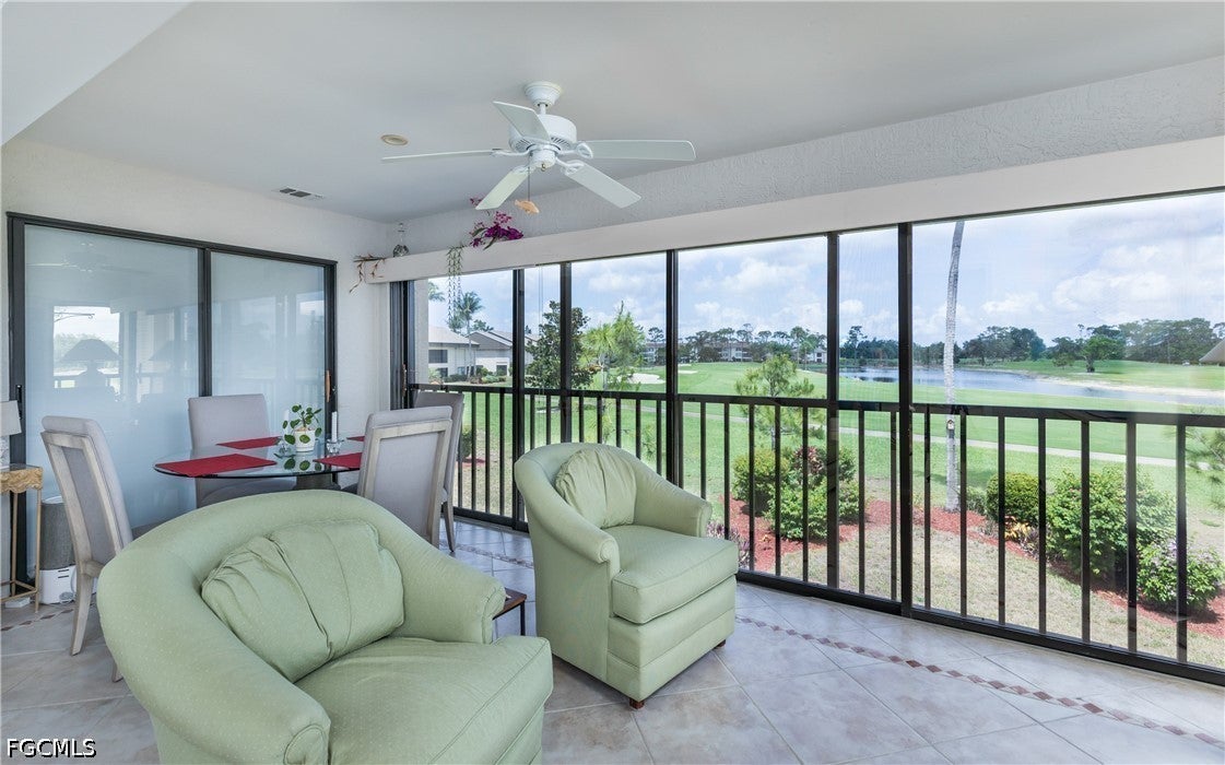 5825 Trailwinds Drive 425 — photo