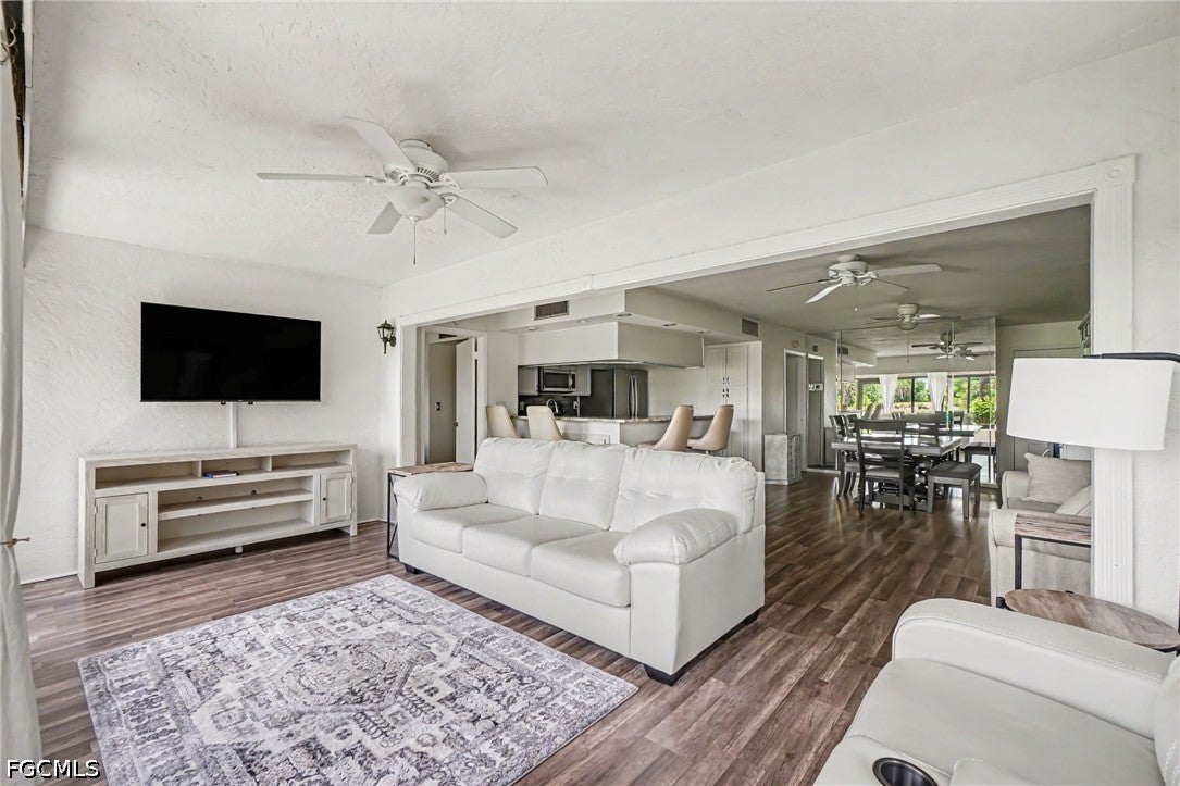 5625 Trailwinds Drive 412 — photo
