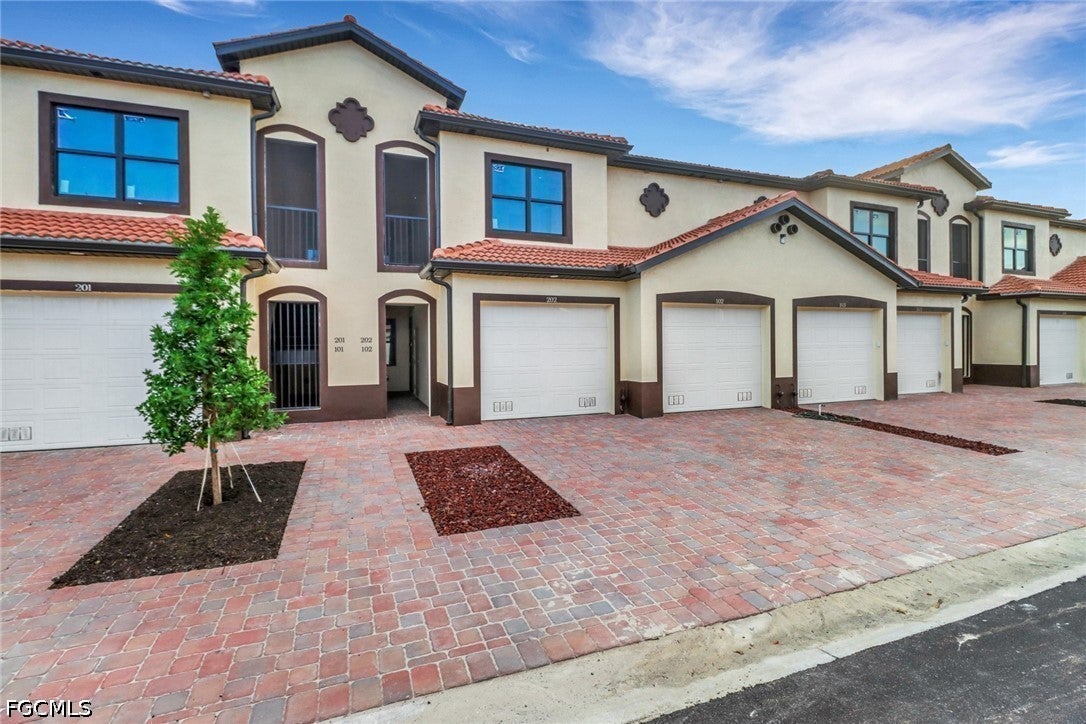 1802 Samantha Gayle Way 106 — photo