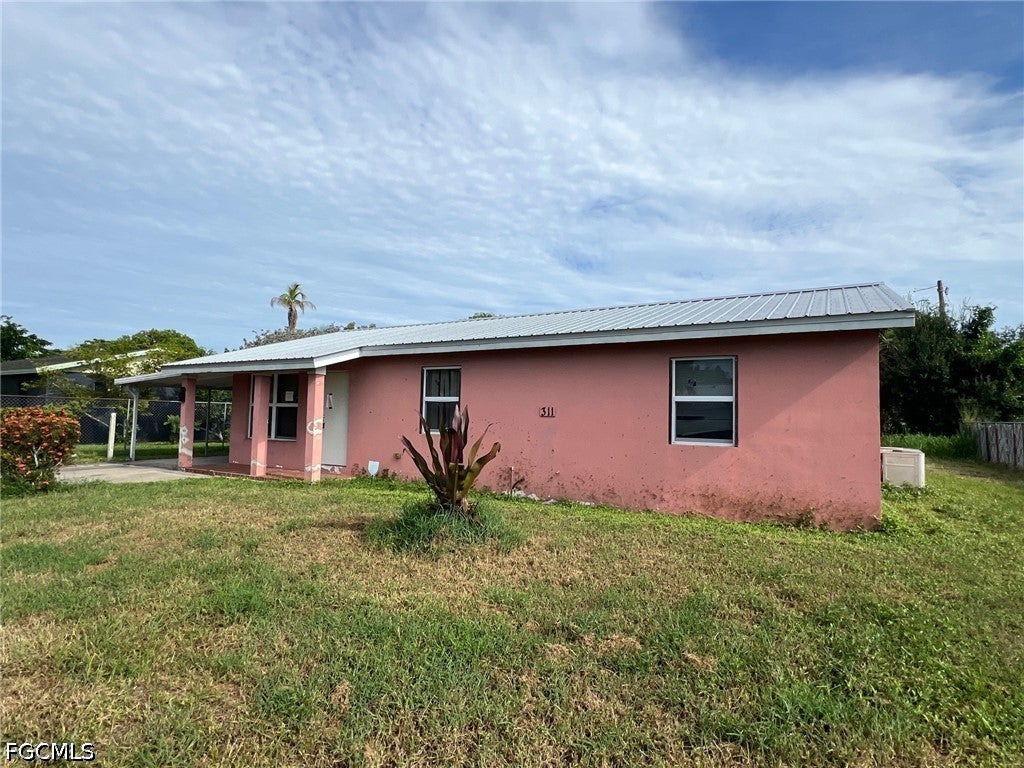 311 W El Paso Avenue — photo