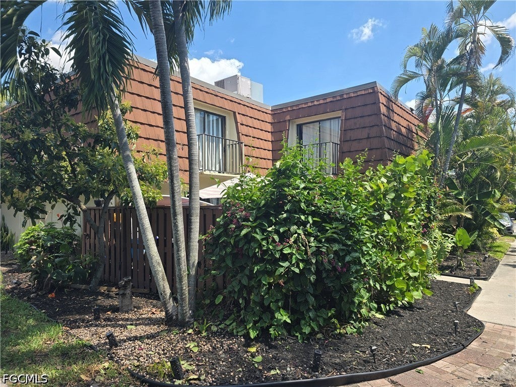 5240 Cedarbend Drive 3 — photo