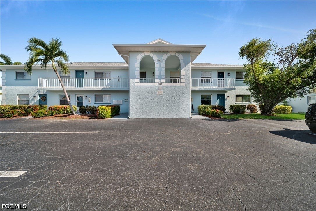 839 SW 48th Terrace 108 — photo