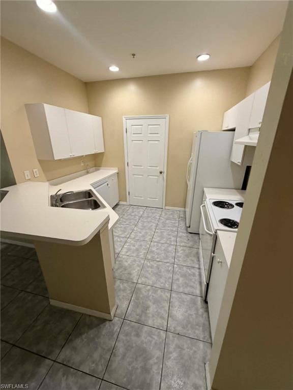 Home in Cape Coral, FL 33914 — photo 2