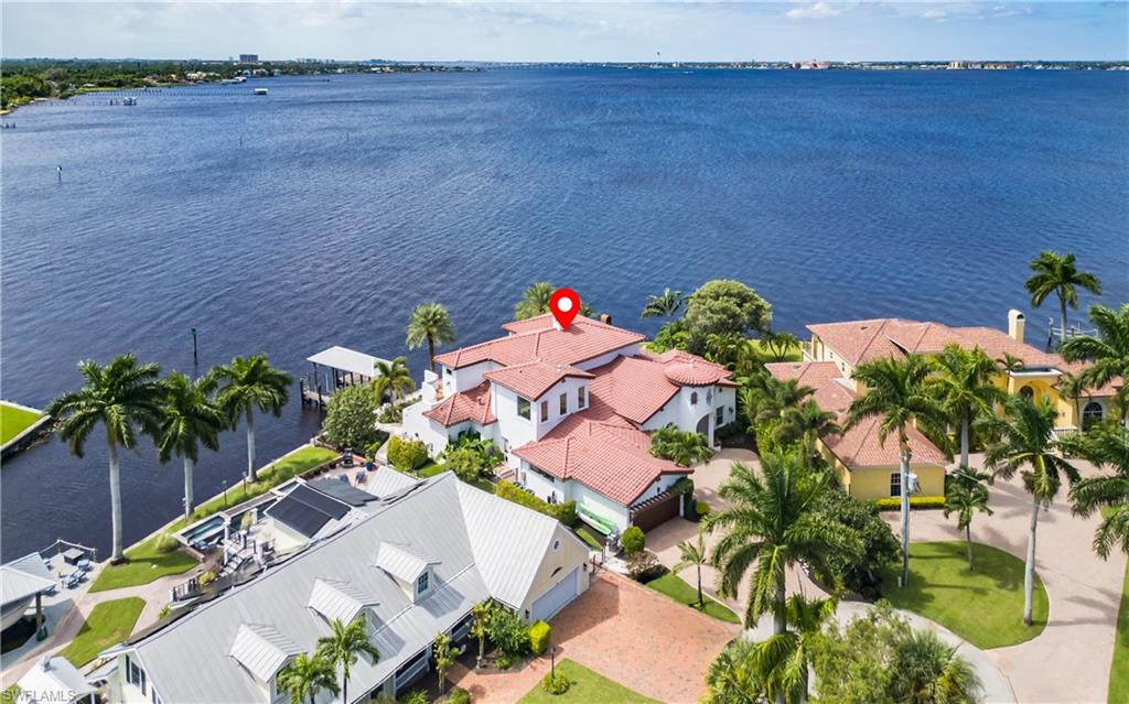 911 Aqua Ln — photo