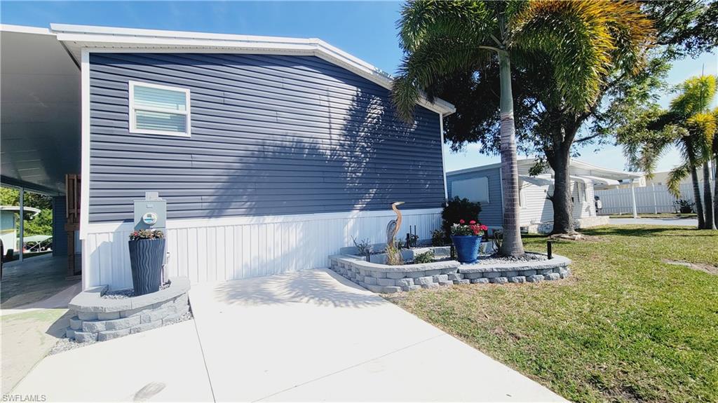 352 Shoreland Dr — photo