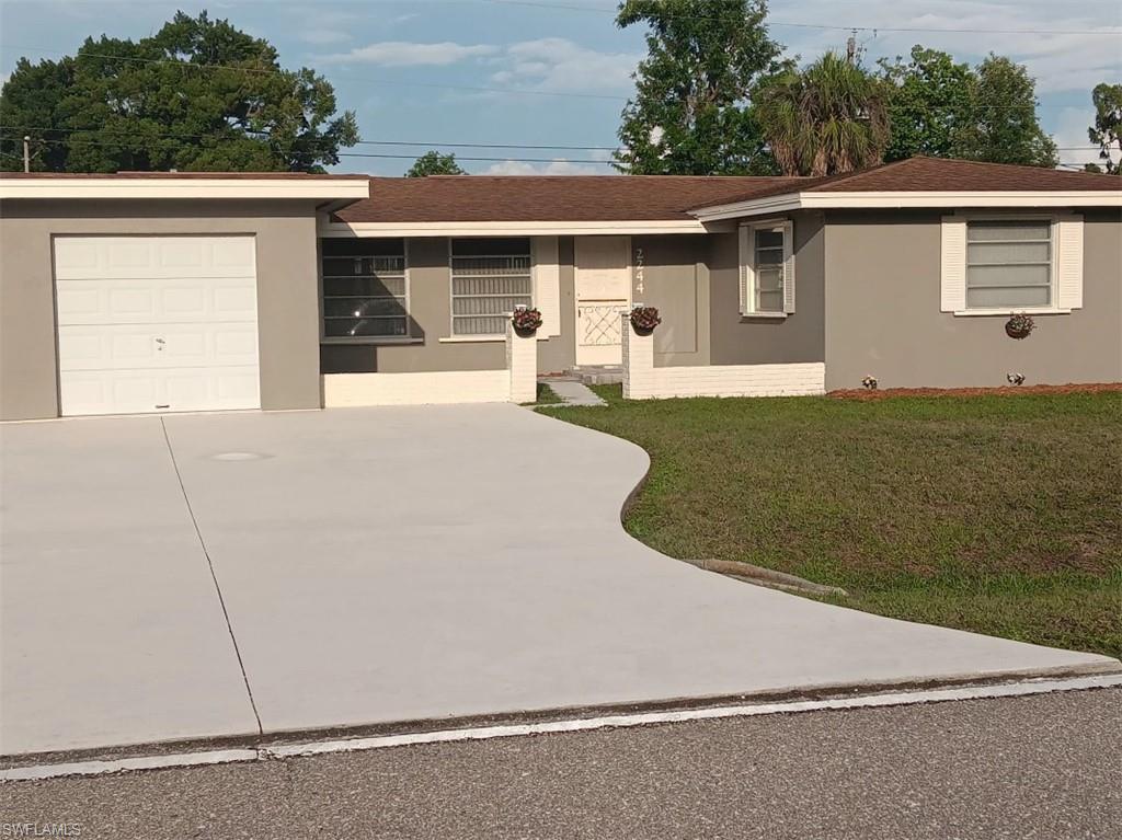 2244 Parkview Dr — photo
