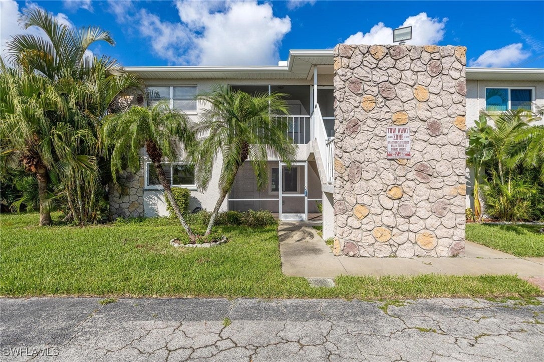 2504 SE 16th Place 101 — photo