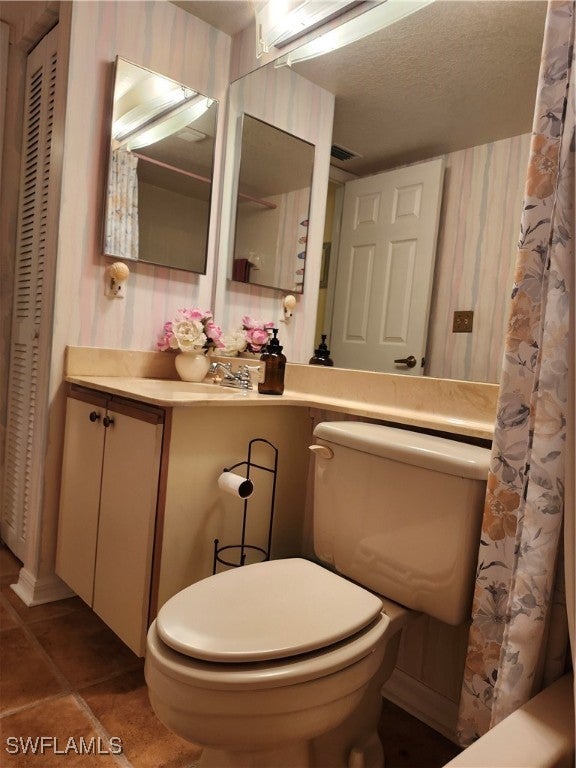 Home in Fort Myers, FL 33907 — photo 3