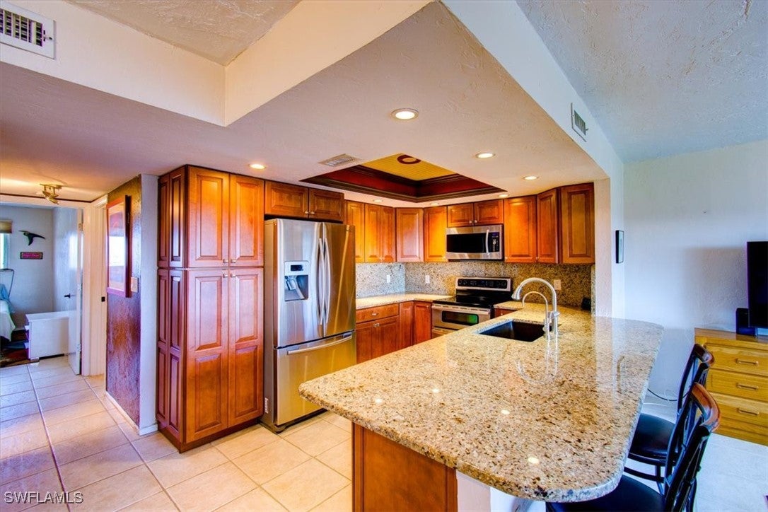 4906 Victoria Drive 413 — photo