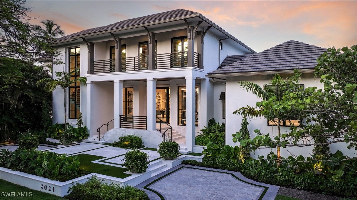 2021 Gordon Drive E — photo