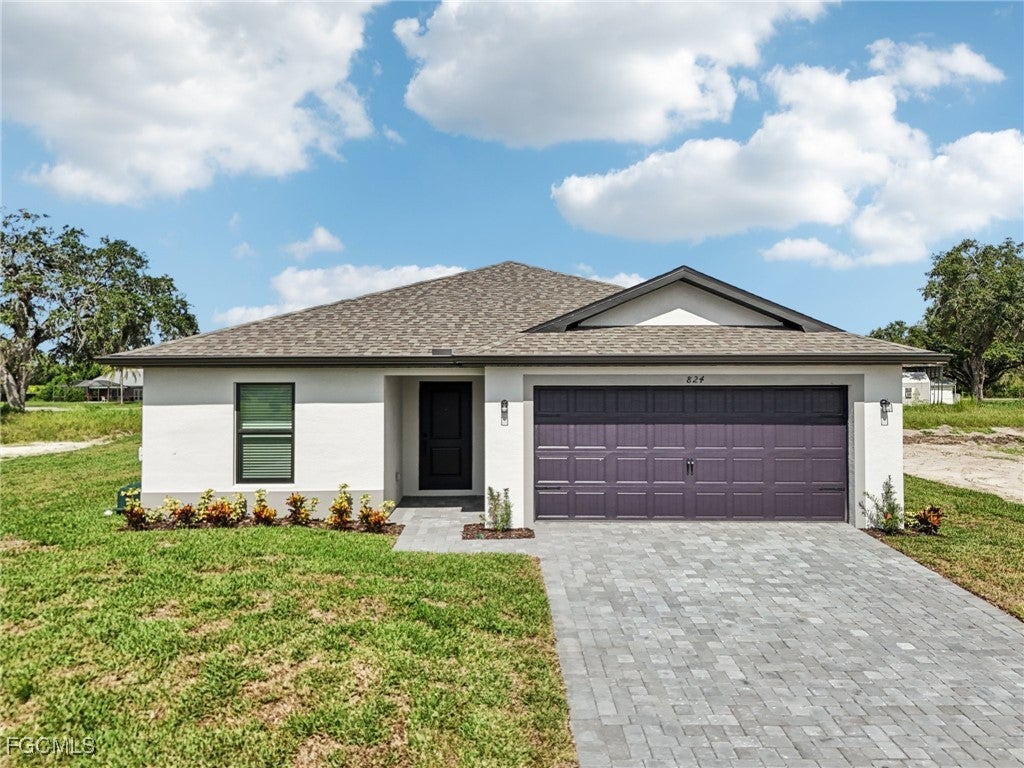 Home in Labelle, FL 33935 — photo 2
