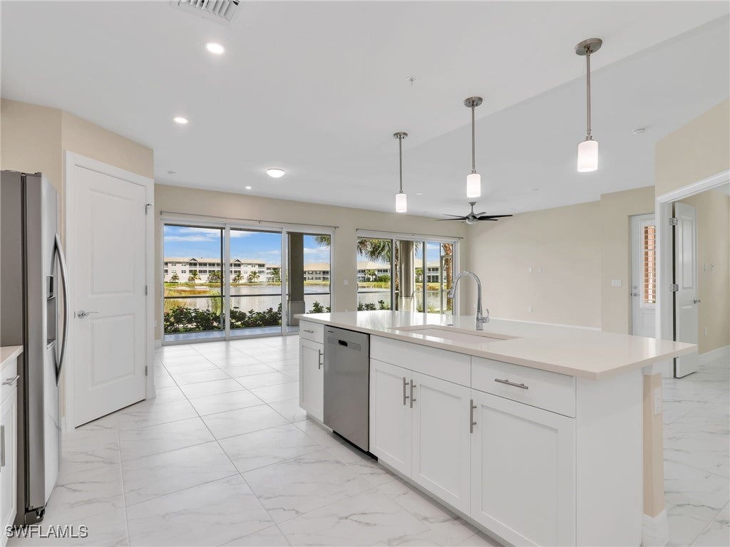 257 Indies Dr E 102 — photo