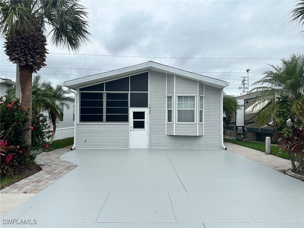1453 Diamond Lake Circle — photo