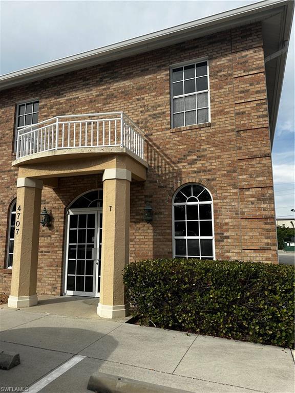 Home in Naples, FL 34104 — photo 2