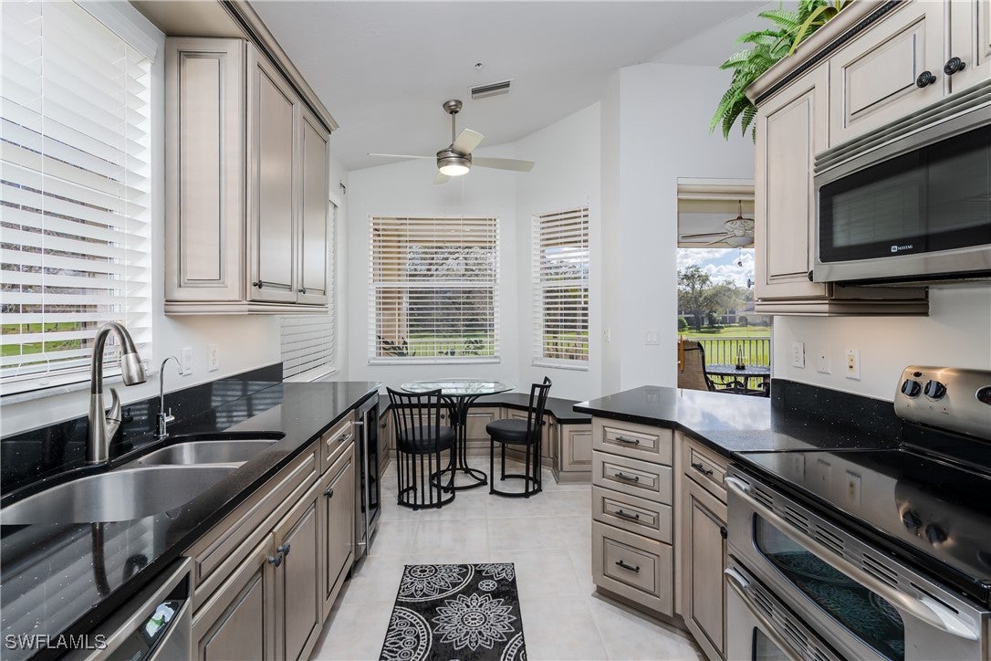 640 Lalique Circle 405 — photo