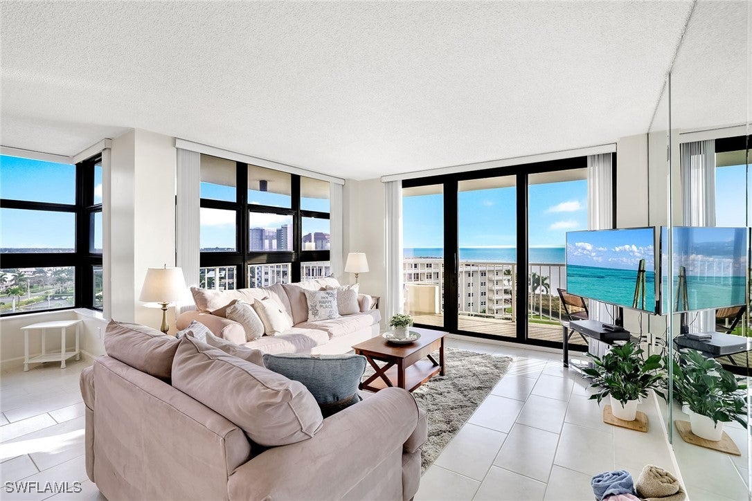 260 Seaview Court 906 — photo