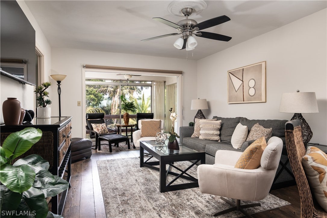 Home in Naples, FL 34102 — photo 2
