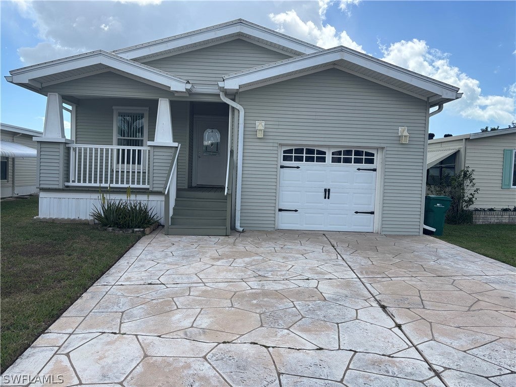 12 Aquamarine Avenue 12Q — photo