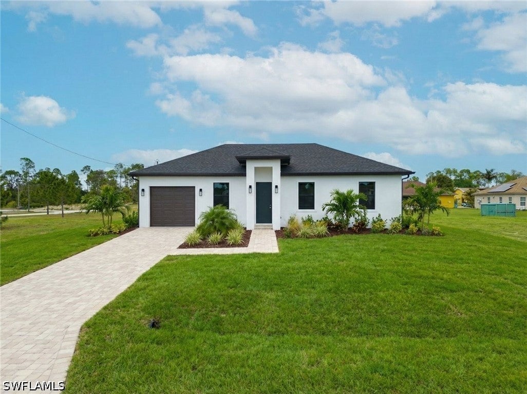 1213 Dodwin Street E — photo