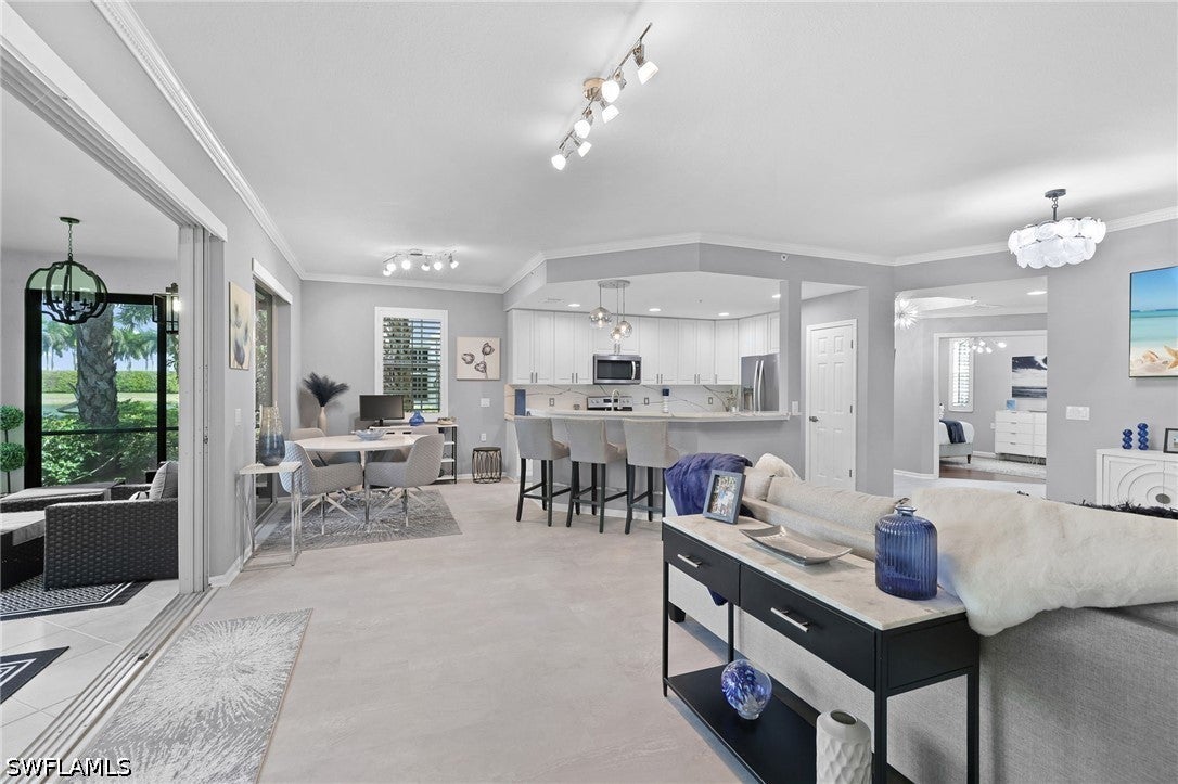 10020 Valiant Court 102 — photo