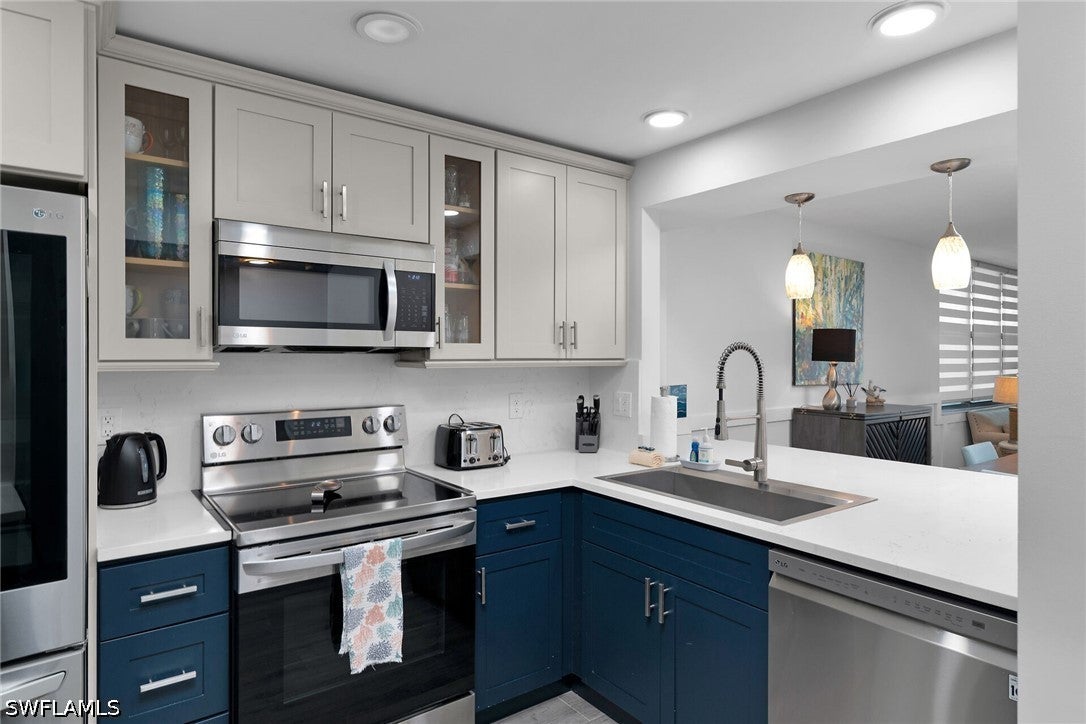 591 Seaview Court a402 — photo