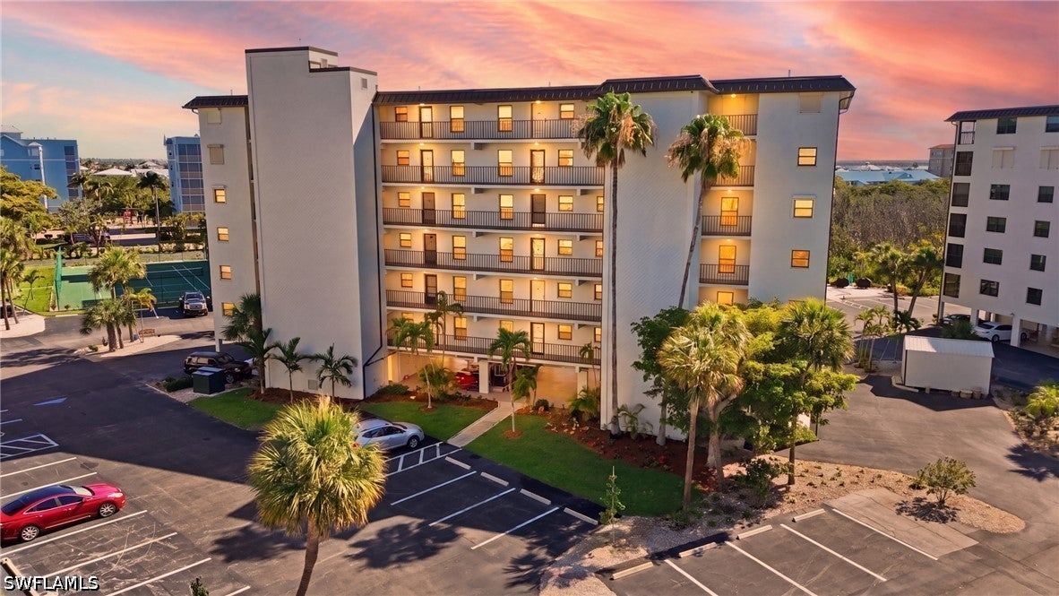 6893 Estero Boulevard 423 — photo