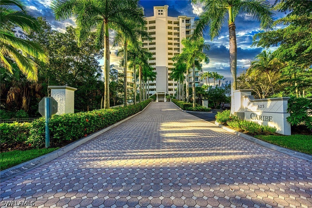 425 Cove Tower Drive 901 — photo